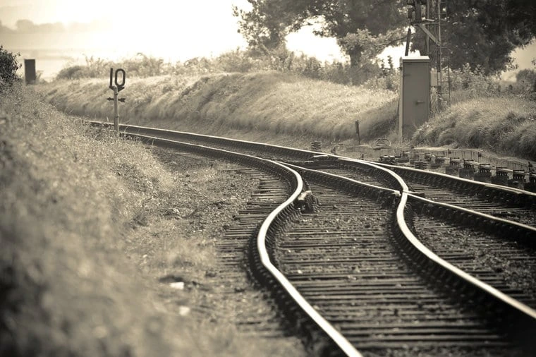 Railway-Tracks-Merging